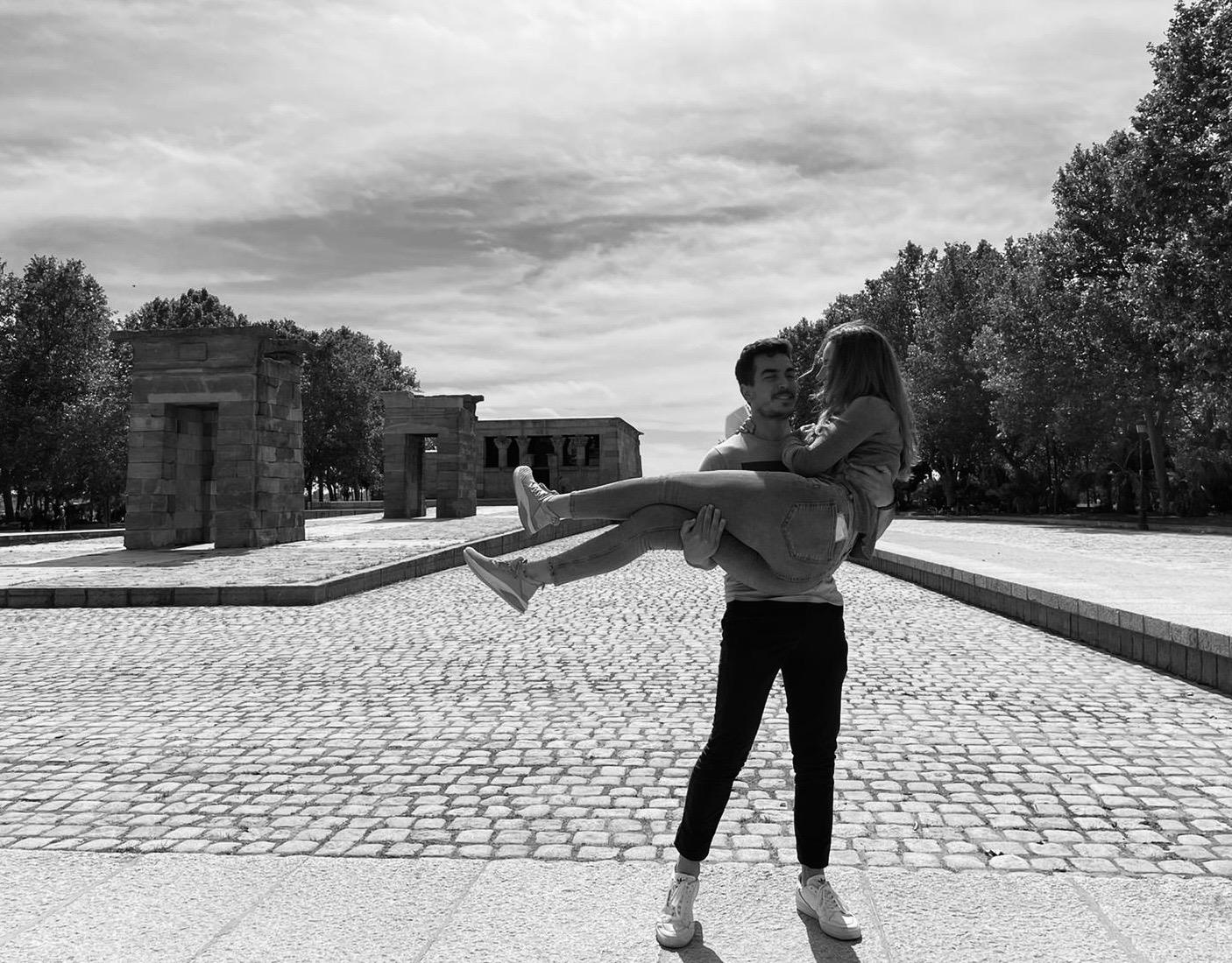 Iván y Silvia en el Templo de Debod, Madrid